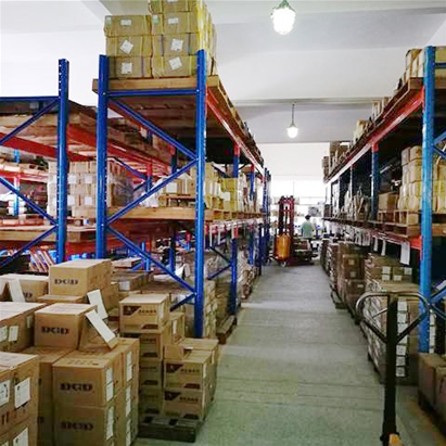 永坤減速機(jī)廠家分類(lèi)倉(cāng)庫(kù)展示